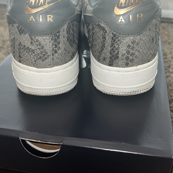 Air Force 1 - Picture 6 of 8